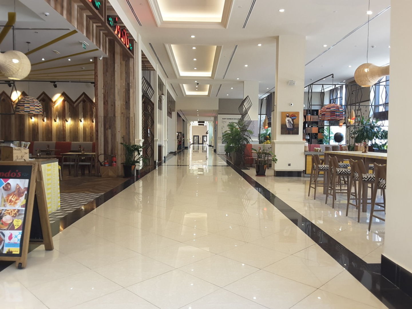 HiDubai-business-nandos-food-beverage-restaurants-bars-the-palm-jumeirah-nakhlat-jumeirah-dubai-5