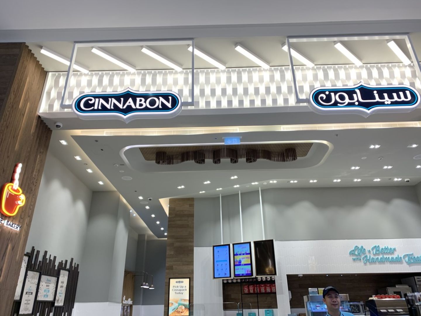 HiDubai-business-cinnabon-food-beverage-bakeries-desserts-sweets-furjan-jebel-ali-1-dubai