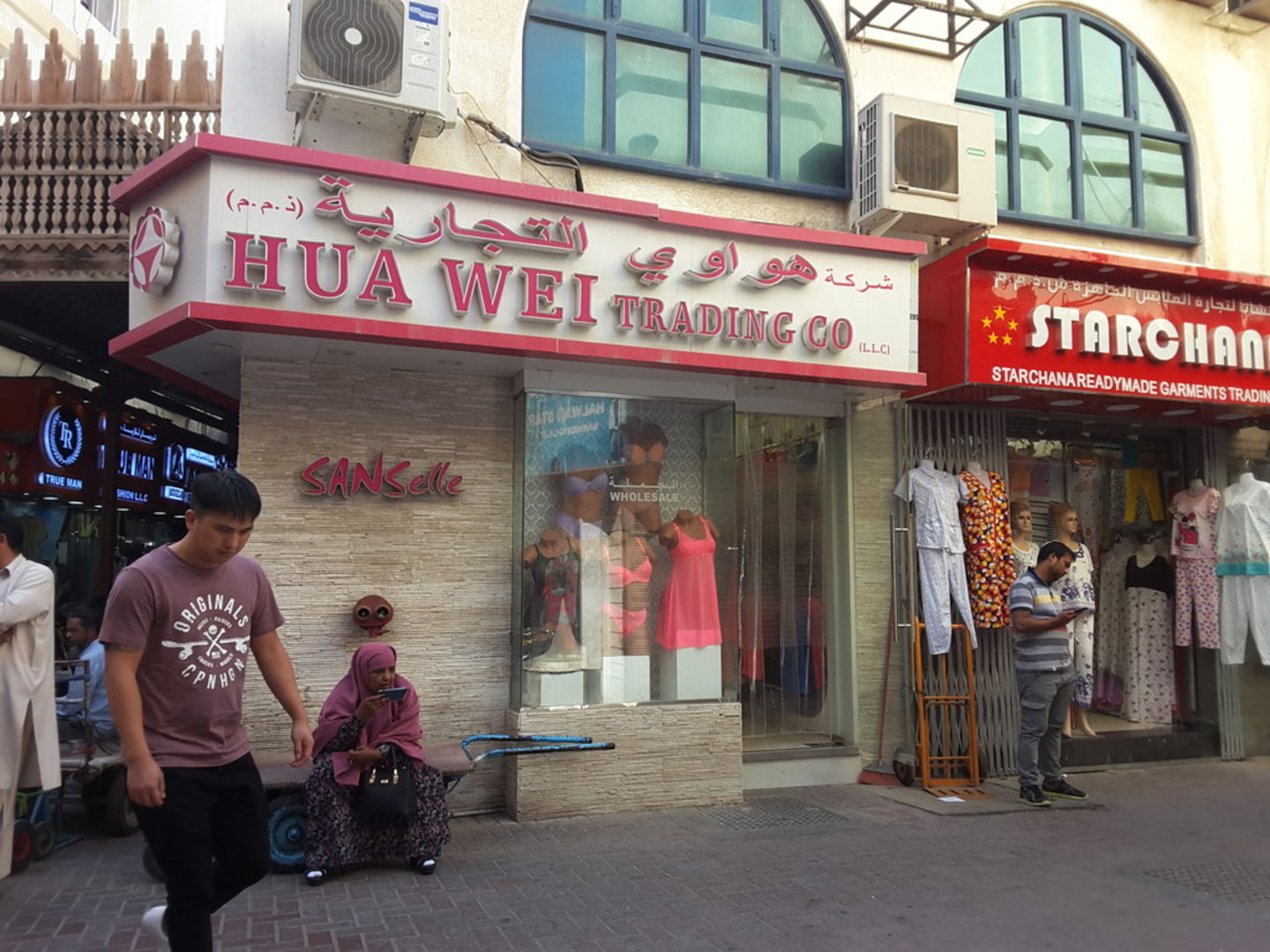 HiDubai-business-hua-wei-trading-co-shopping-apparel-al-buteen-dubai-2