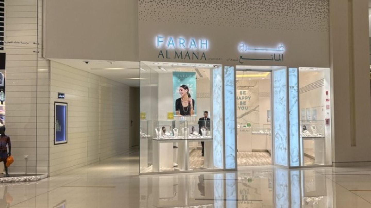 HiDubai-business-farah-al-mana-jewellery-shopping-jewellery-precious-stones-downtown-dubai-dubai