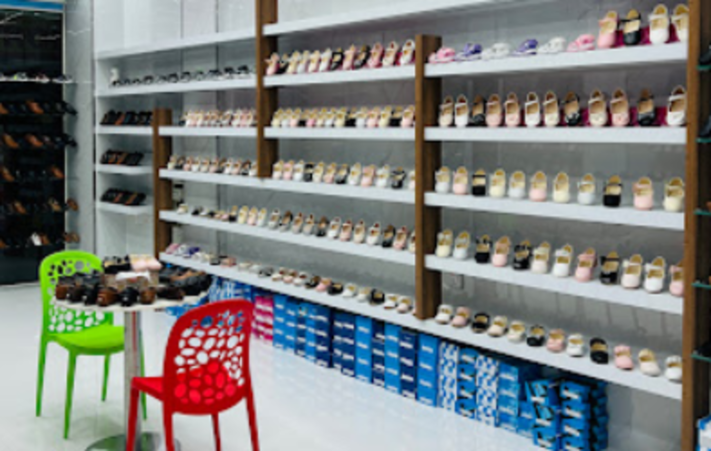 HiDubai-business-bizz-kids-shopping-footwear-al-buteen-dubai