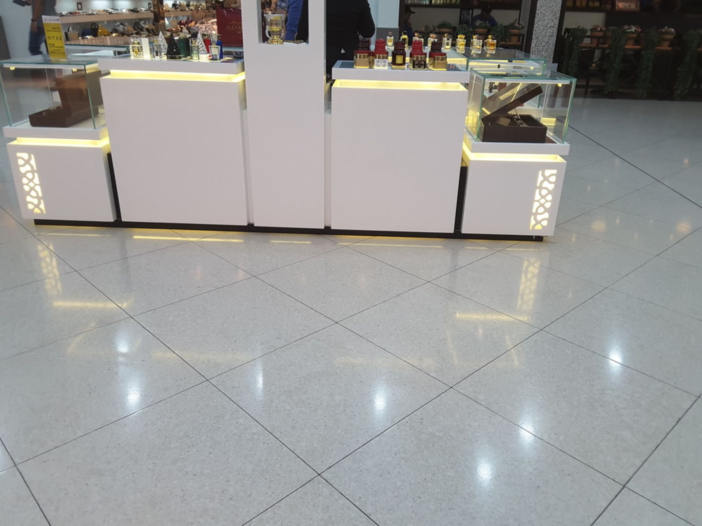 HiDubai-business-al-bait-al-khaleeji-perfumes-shopping-beauty-cosmetics-stores-port-saeed-dubai-2