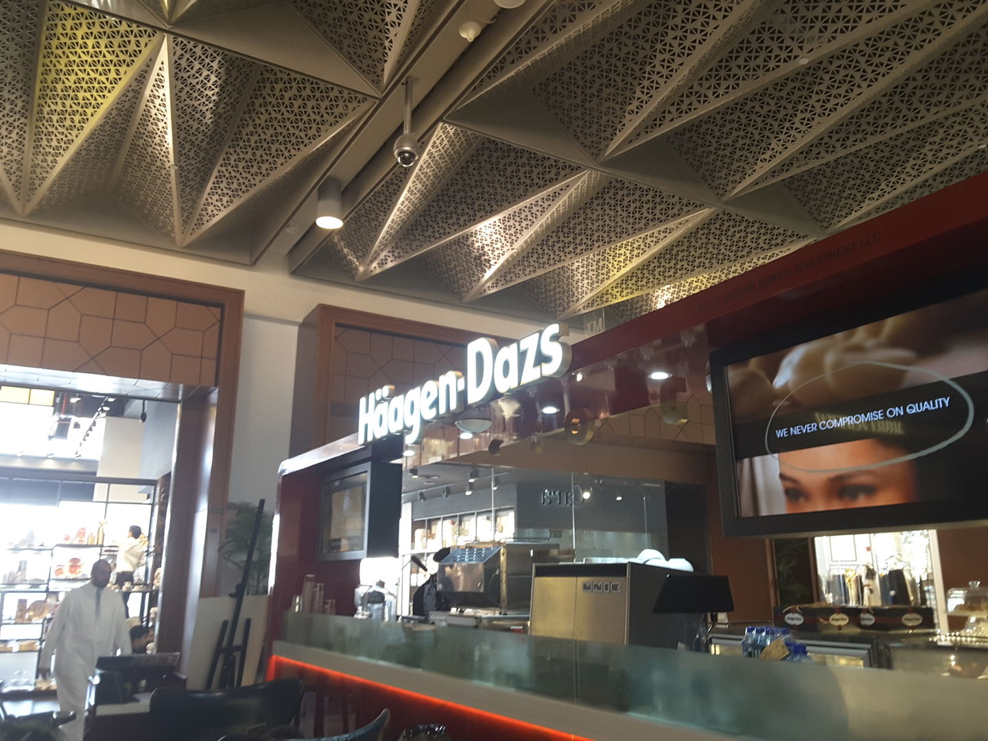HiDubai-business-haagen-dazs-food-beverage-bakeries-desserts-sweets-jumeirah-1-dubai-2