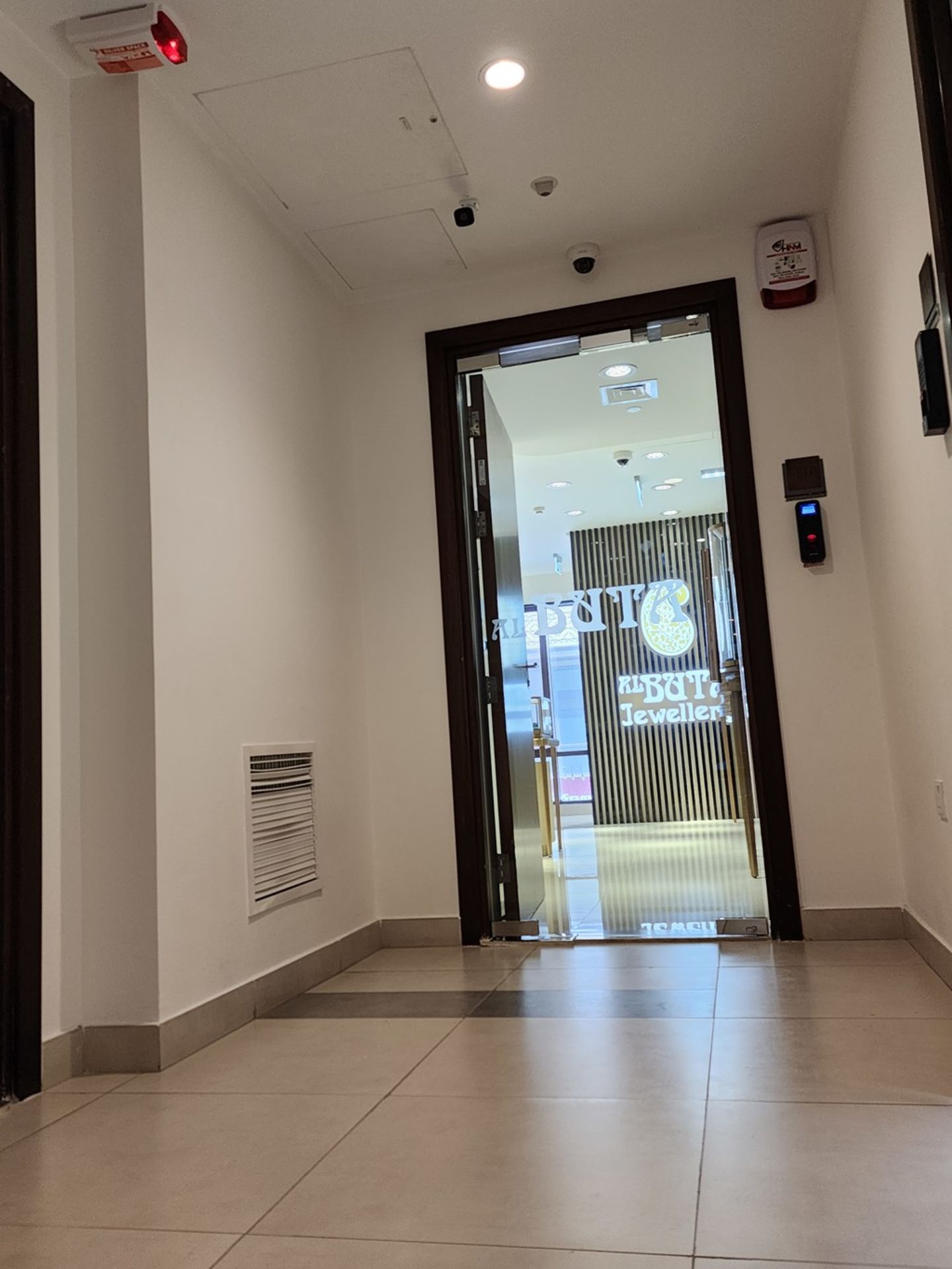 HiDubai-business-al-buta-jewellery-shopping-jewellery-precious-stones-al-daghaya-dubai