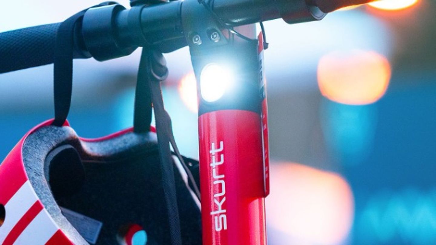 HiDubai-business-skurtt-scooter-rental-transport-vehicle-services-bicycles-rentals-dubai-world-central-madinat-al-mataar-dubai-12