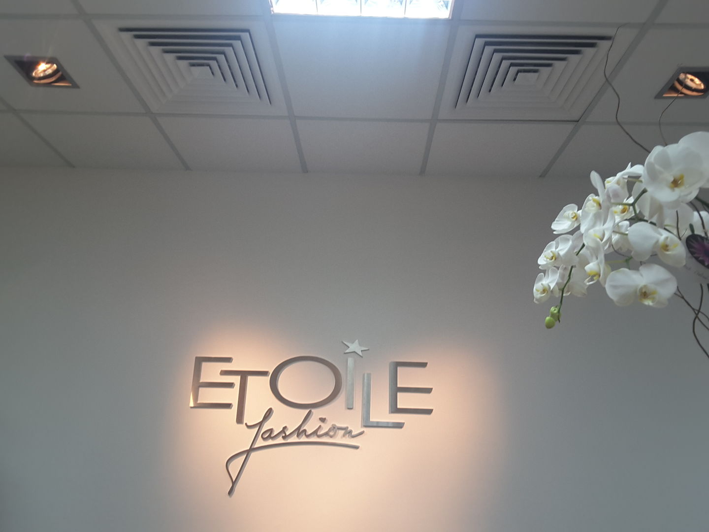 HiDubai-business-etoile-fashion-b2b-services-holding-companies-green-community-dubai-investment-park-1-dubai