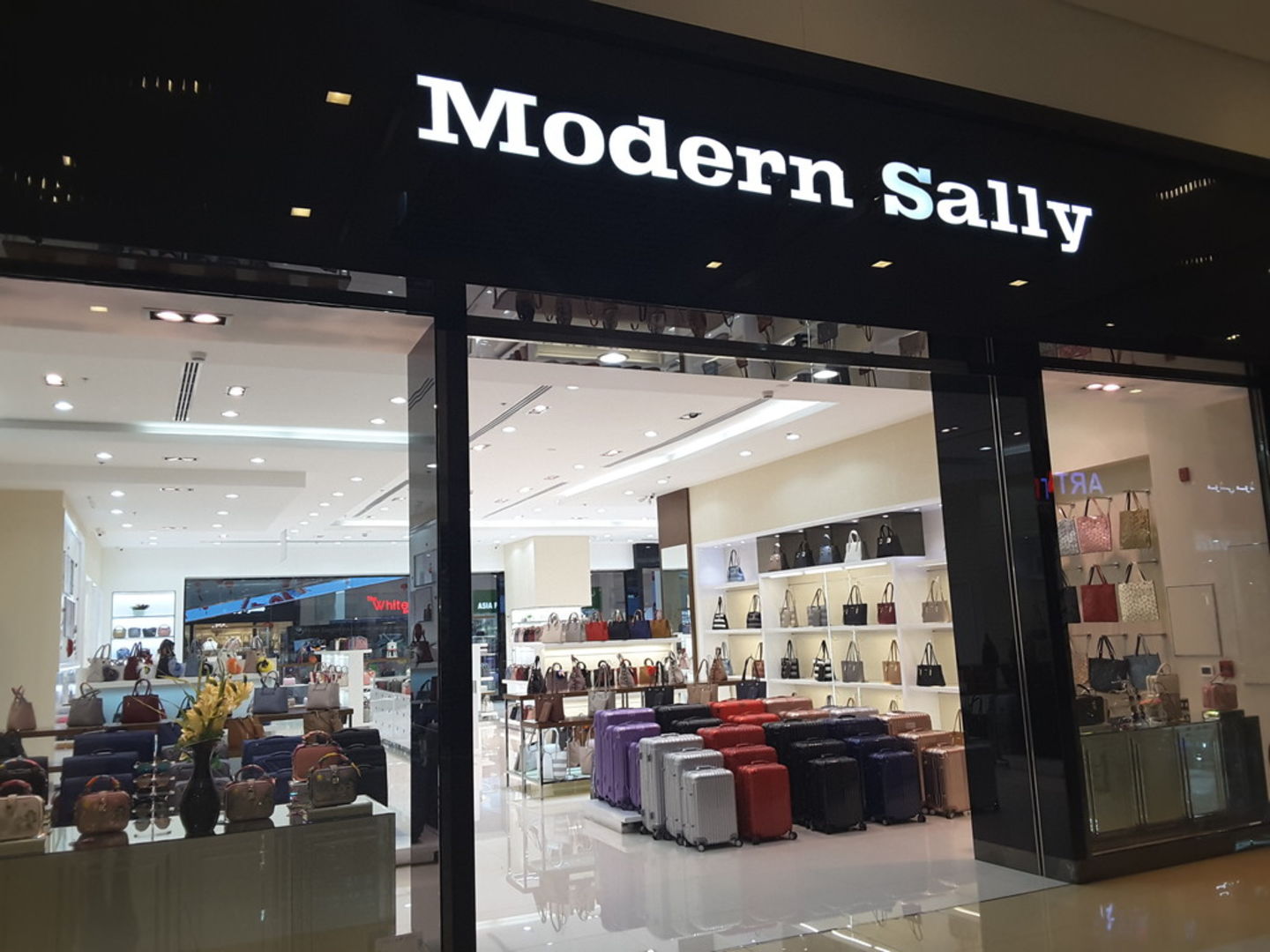HiDubai-business-modern-sally-shopping-fashion-accessories-ras-al-khor-dubai-2