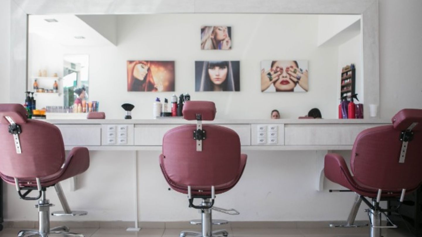 HiDubai-business-amia-beauty-salon-beauty-wellness-health-beauty-salons-nad-al-sheba-3-dubai