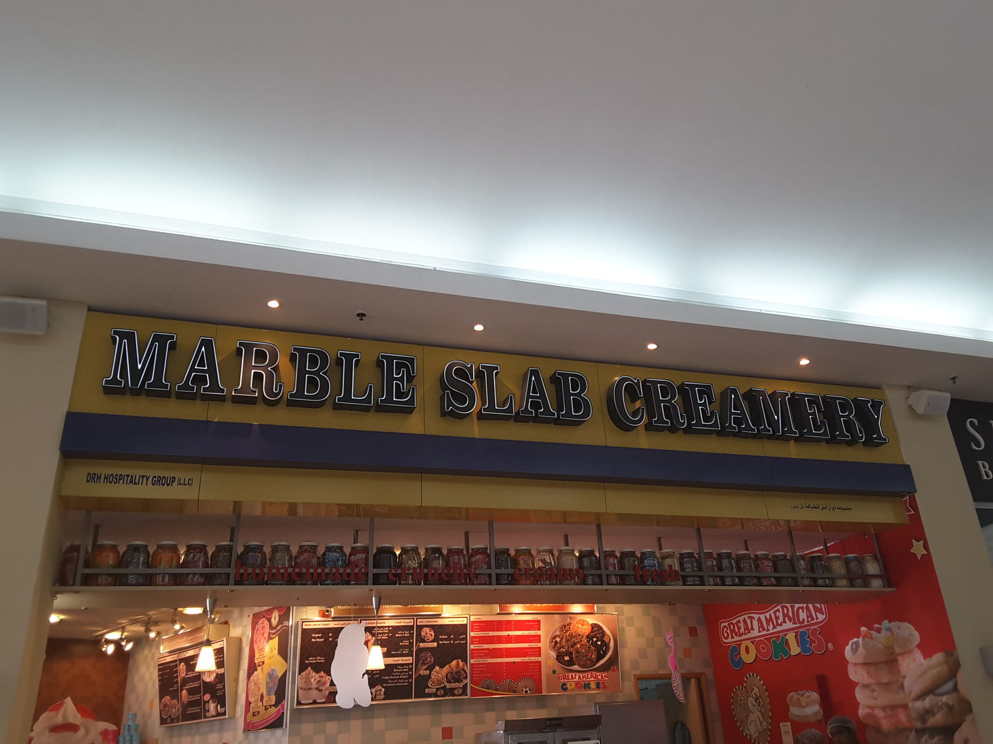 HiDubai-business-marble-slab-creamery-food-beverage-bakeries-desserts-sweets-the-greens-al-thanyah-3-dubai-4