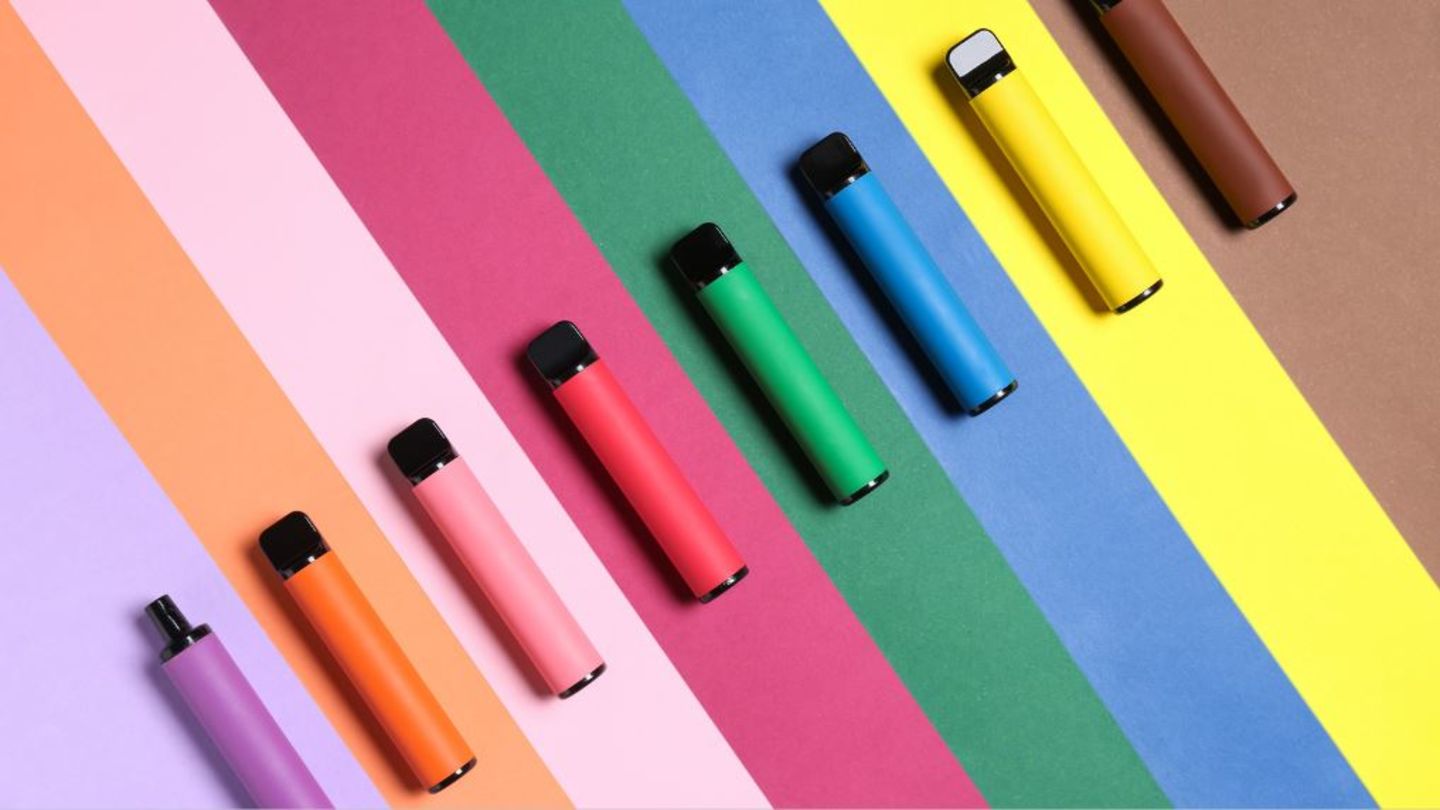 HiDubai-business-smokers-dot-smoking-tobacco-heating-devices-trading-shopping-smoking-centers-business-bay-dubai