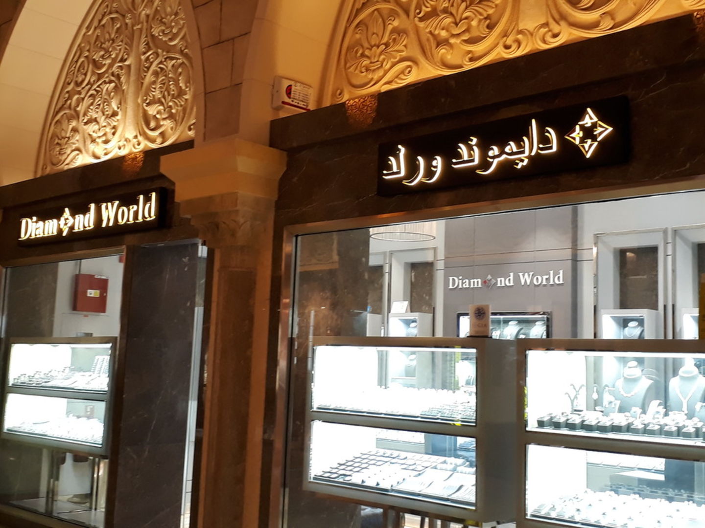 HiDubai-business-diamond-world-shopping-jewellery-precious-stones-burj-khalifa-dubai-2