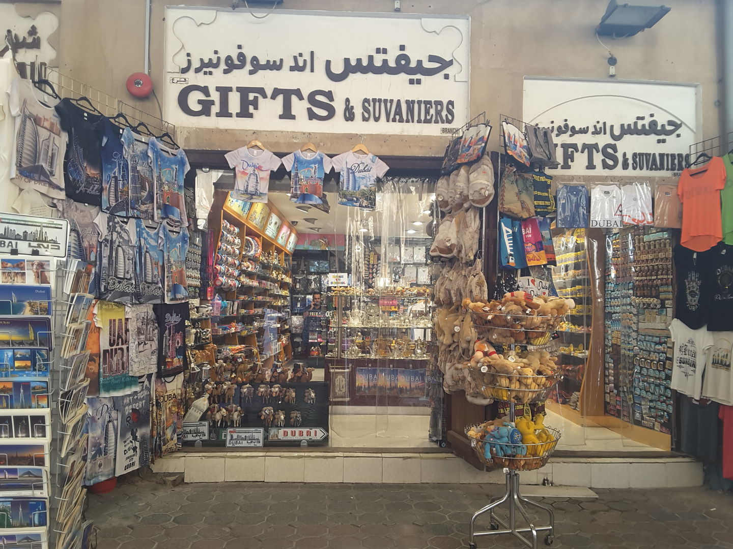 HiDubai-business-gifts-suvaniers-shopping-souvenirs-gifts-meena-bazar-al-souq-al-kabeer-dubai