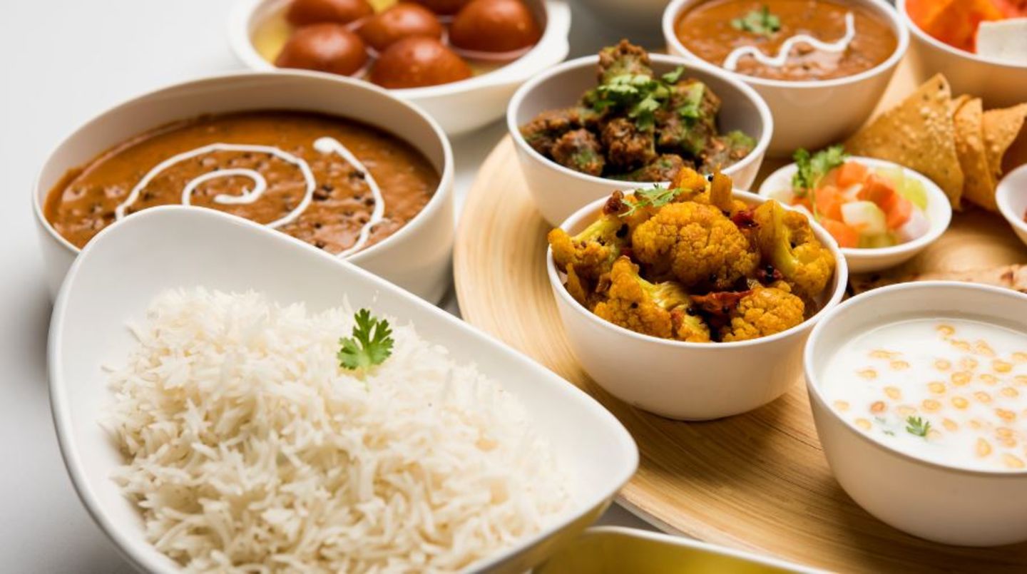 HiDubai-business-al-rajwa-restaurant-food-beverage-restaurants-bars-meena-bazar-al-souq-al-kabeer-dubai-2
