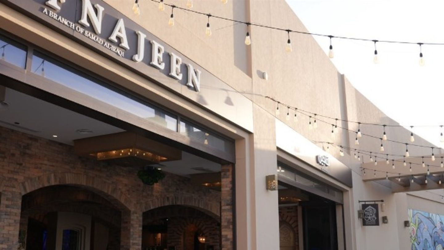 HiDubai-business-fnajeen-restaurant-cafe-food-beverage-restaurants-bars-the-palm-jumeirah-nakhlat-jumeirah-dubai