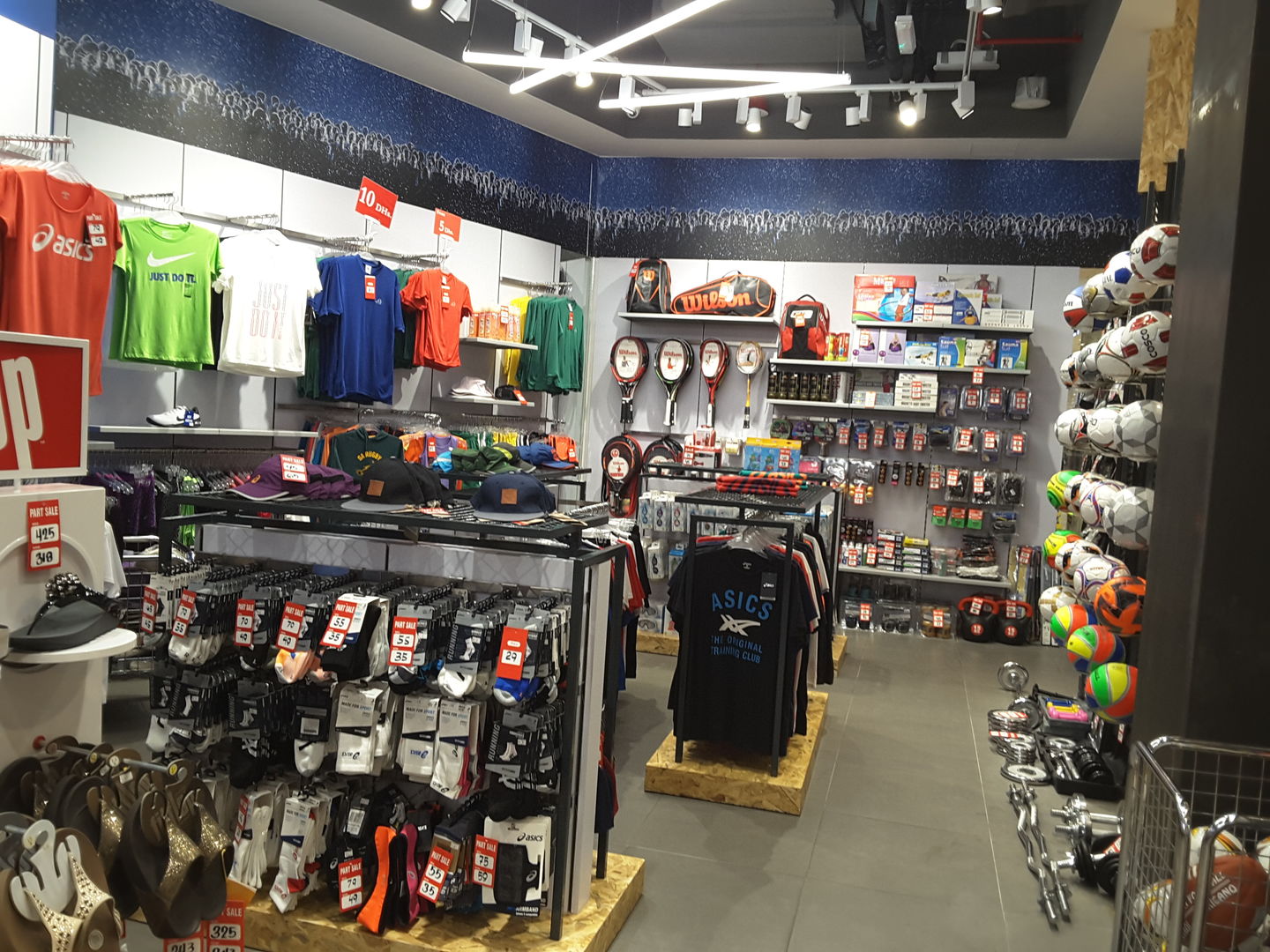 HiDubai-business-emirates-sports-stores-sports-fitness-sportswear-al-shindagha-dubai-2