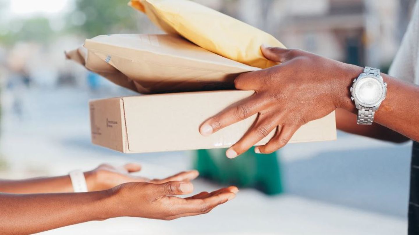 HiDubai-business-fast-speed-delivery-services-shipping-logistics-courier-delivery-services-al-qusais-industrial-4-dubai