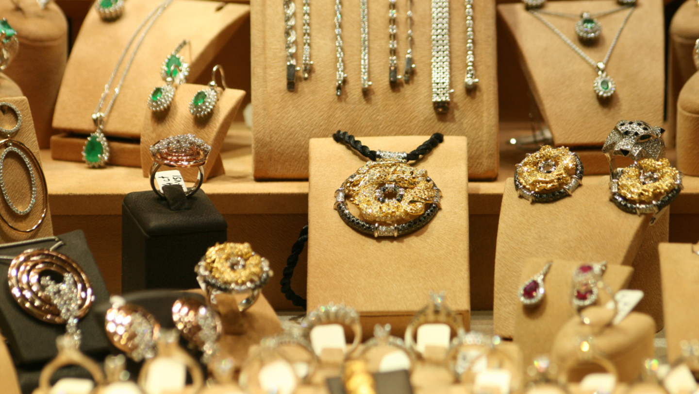 HiDubai-business-tareeq-al-mina-jewellery-shopping-jewellery-precious-stones-al-ras-dubai