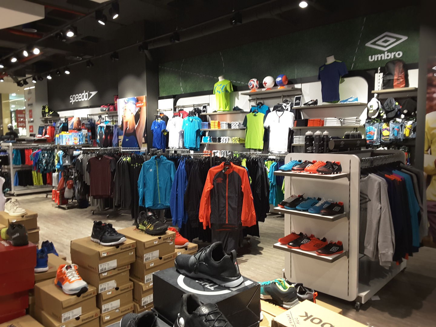 HiDubai-business-stadium-shopping-apparel-al-rigga-dubai-2