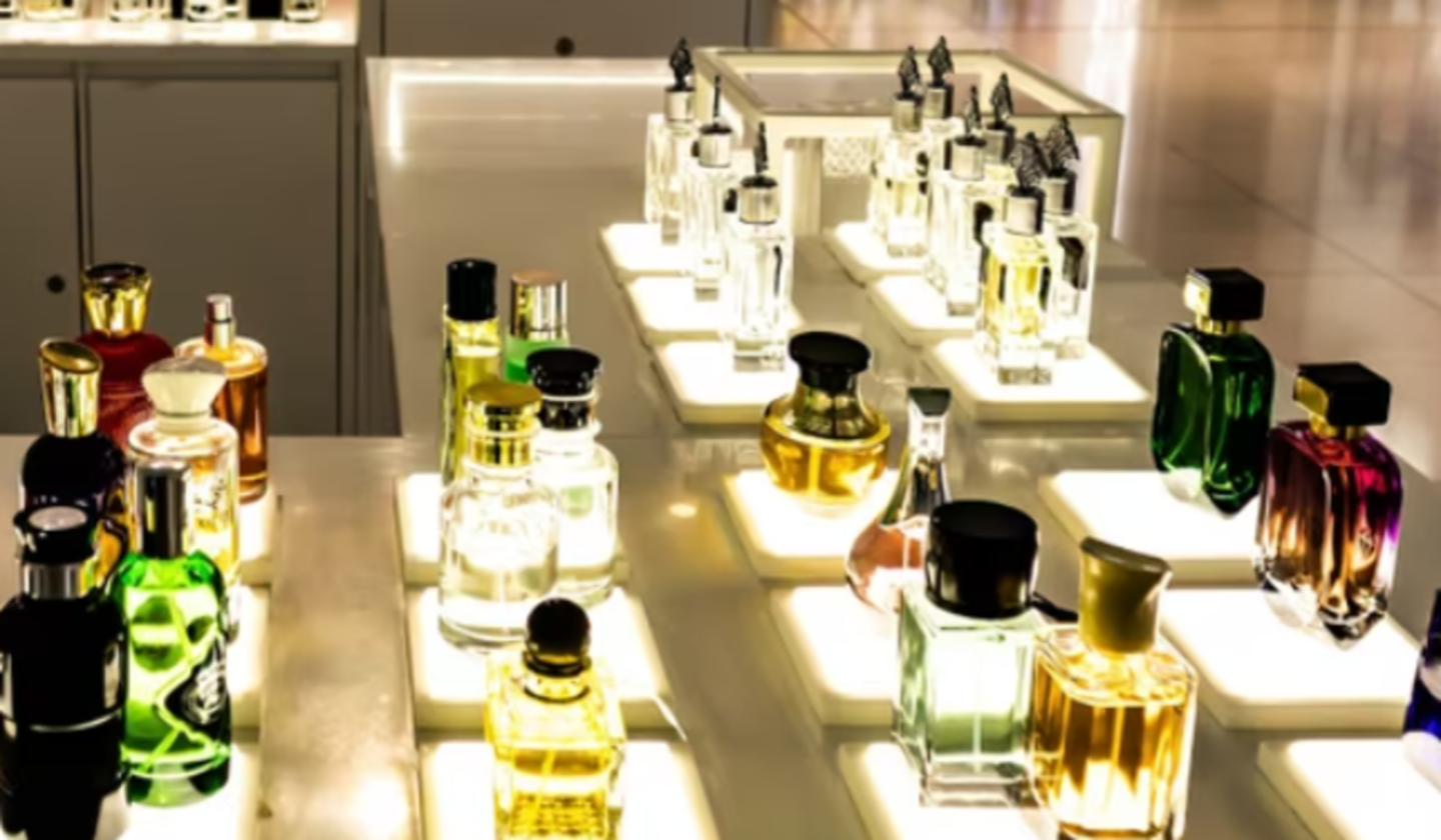 HiDubai-business-deora-perfume-shopping-souvenirs-gifts-al-shindagha-dubai