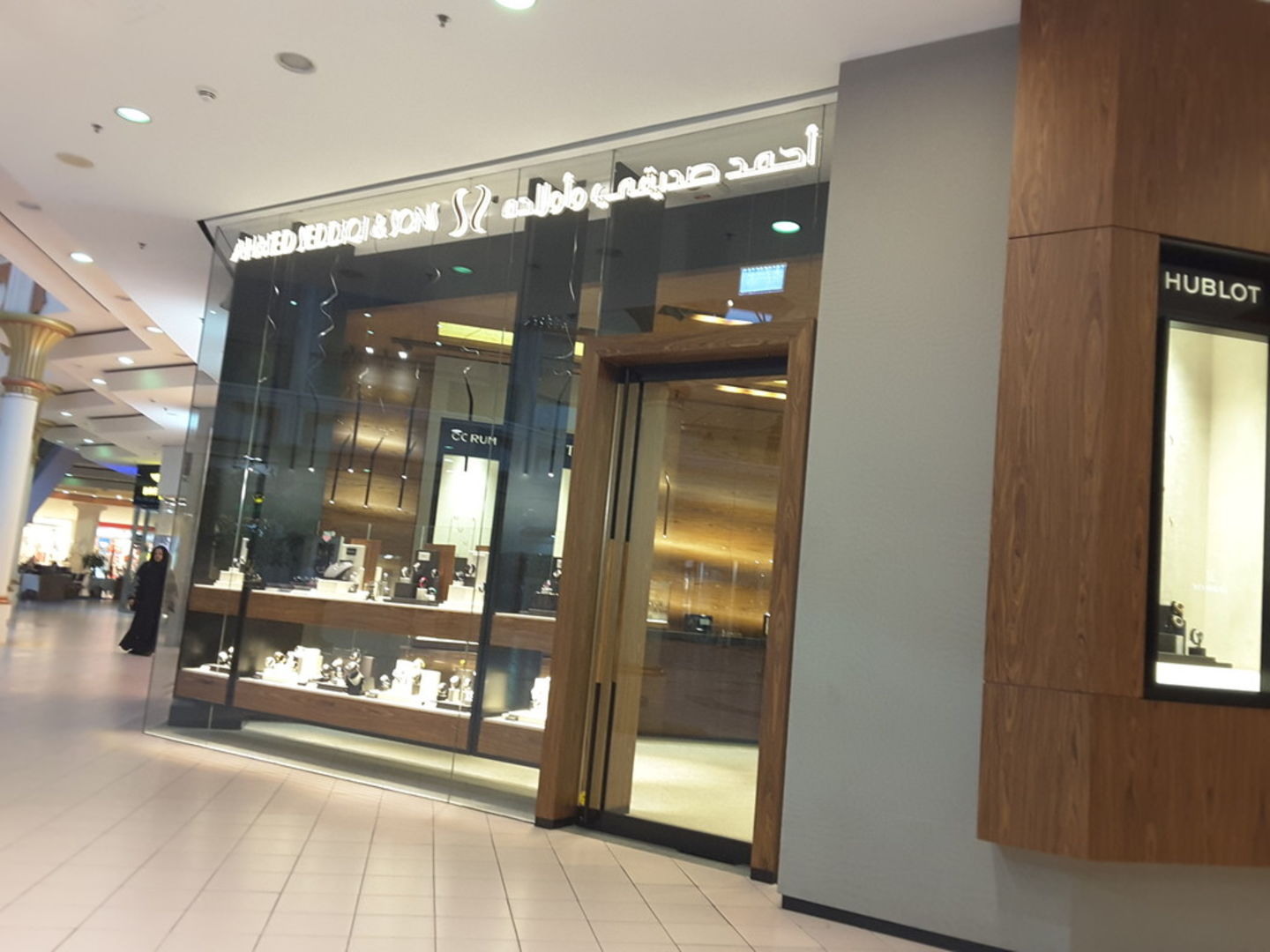 HiDubai-business-ahmed-seddiqi-sons-trading-shopping-watches-eyewear-wafi-umm-hurair-2-dubai-2