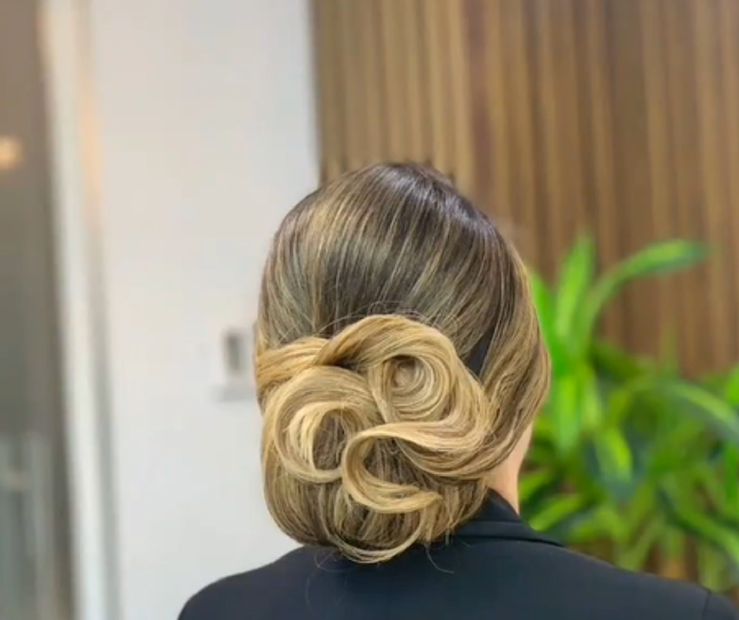 HiDubai-business-top-5-beauty-salon-beauty-wellness-health-beauty-salons-dubai-media-city-al-sufouh-2-dubai