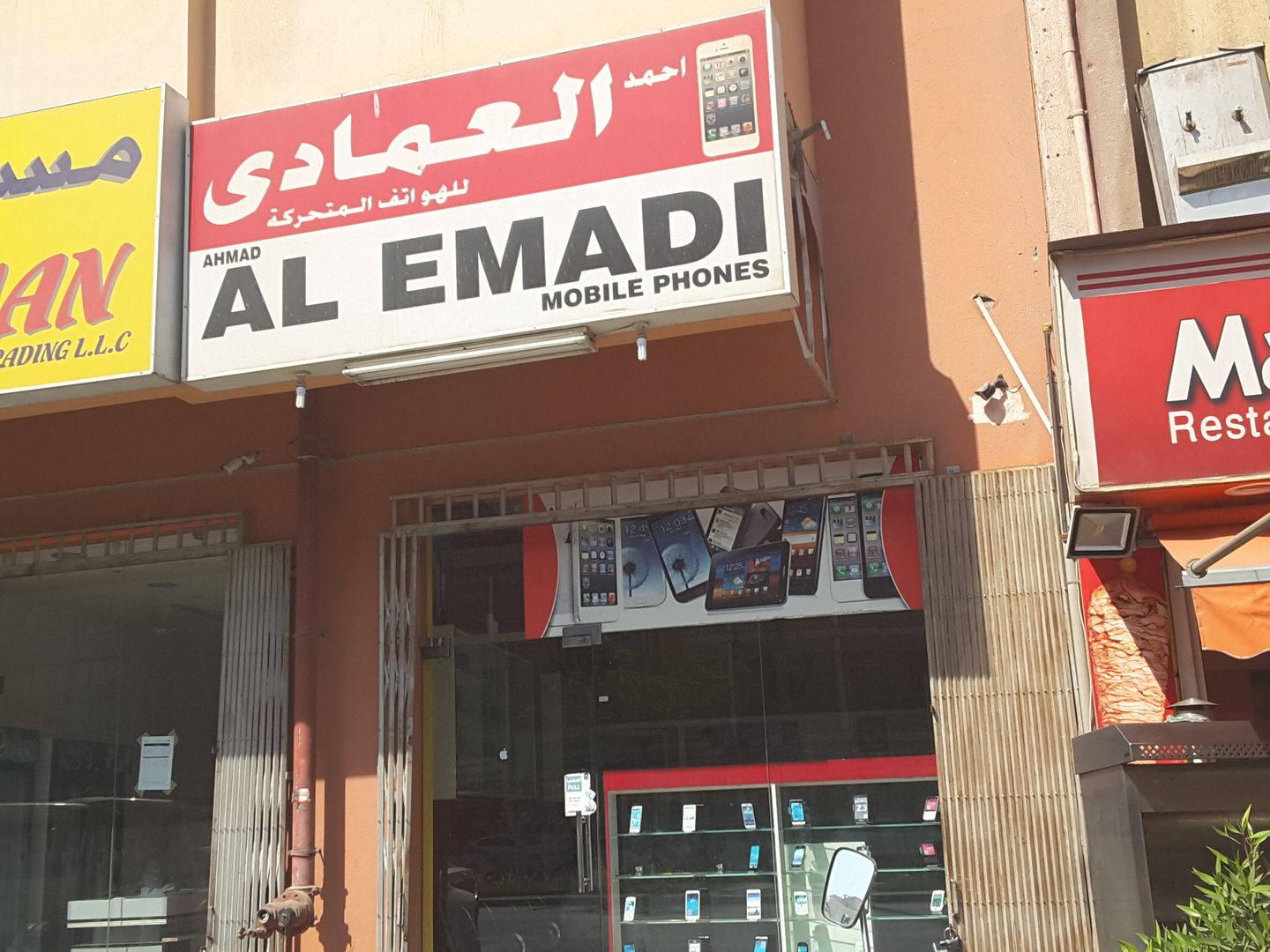 HiDubai-business-ahmad-al-emadi-mobile-phones-shopping-consumer-electronics-al-baraha-dubai-2