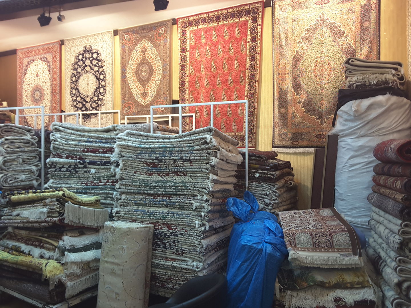 HiDubai-business-zomorod-ghanbari-carpet-trading-shopping-furniture-decor-al-rigga-dubai