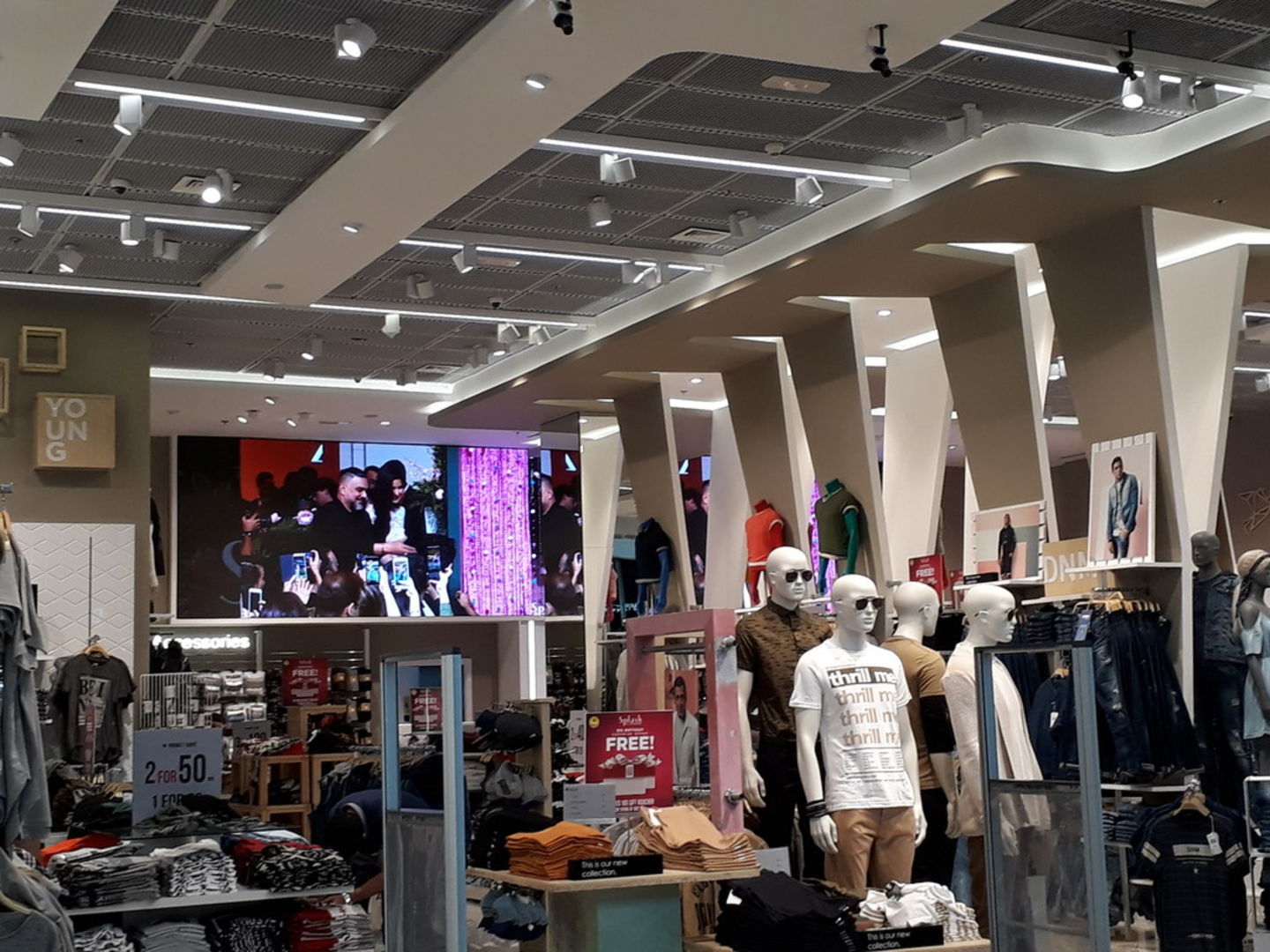 HiDubai-business-splash-shopping-apparel-burj-khalifa-dubai-3