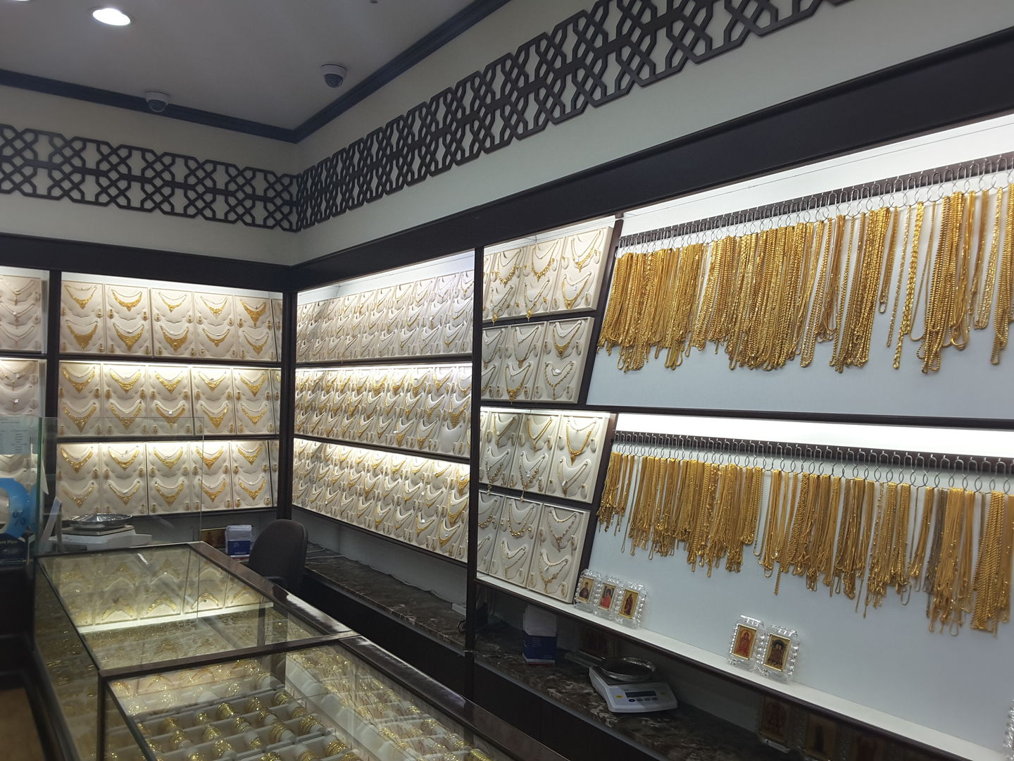 HiDubai-business-chittilapilly-jewellers-shopping-jewellery-precious-stones-dubai-investment-park-1-dubai-2
