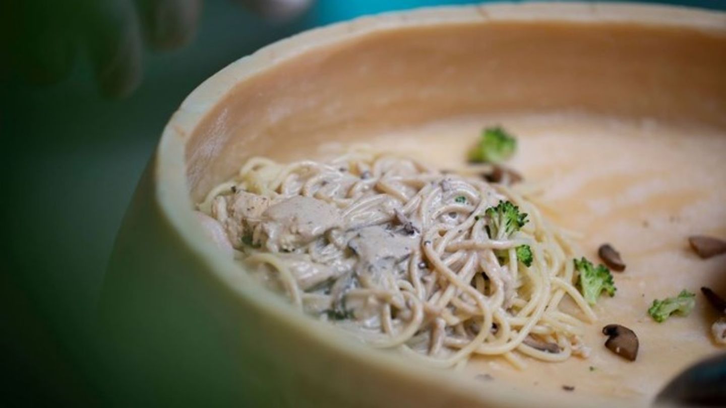 HiDubai-business-wheel-35-food-beverage-restaurants-bars-al-quoz-1-dubai