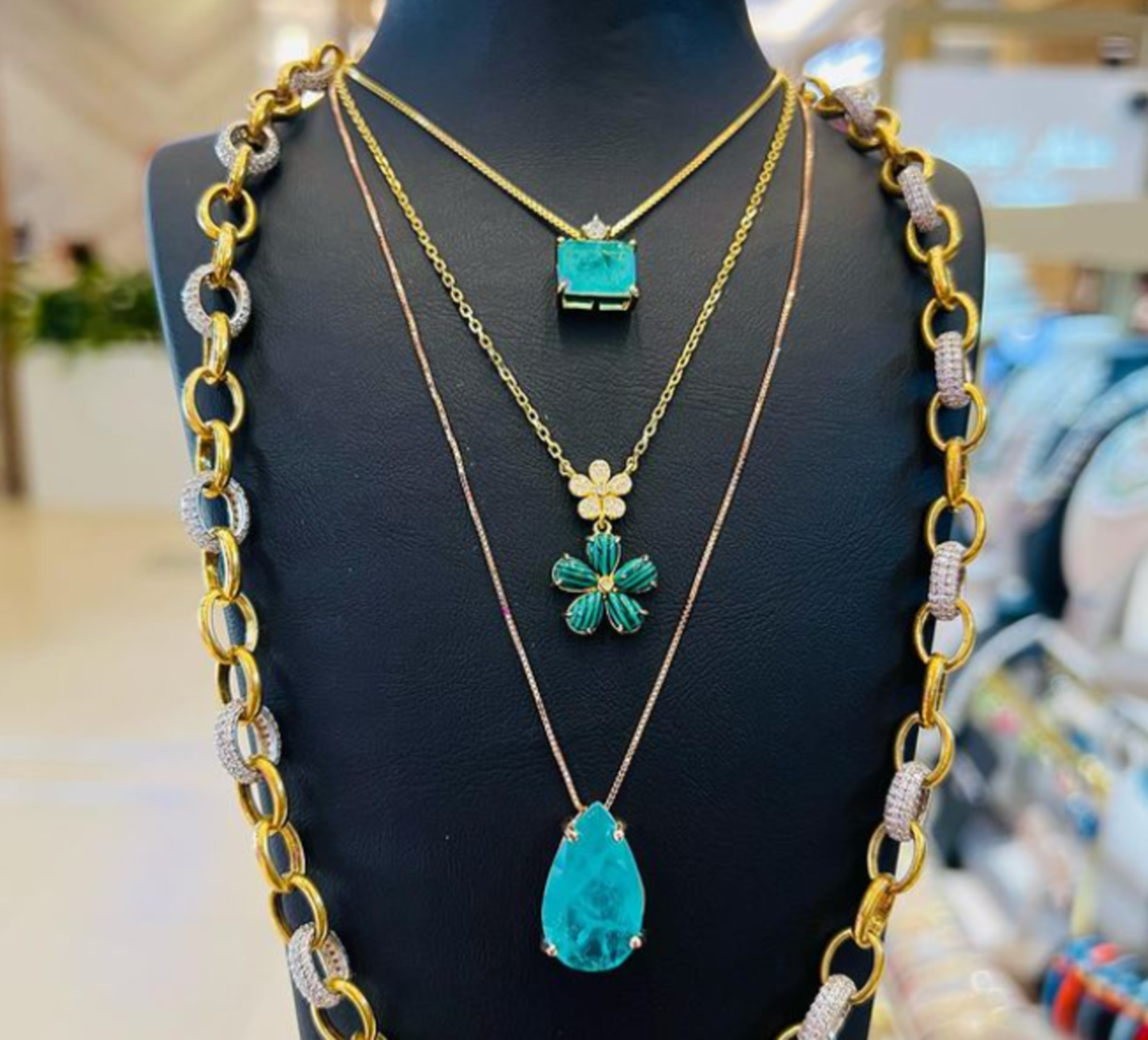 HiDubai-business-mahir-aydin-ladies-accessories-trading-shopping-jewellery-precious-stones-the-palm-jumeirah-nakhlat-jumeirah-dubai