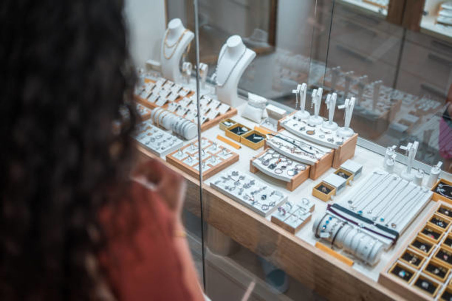 HiDubai-business-vahid-gold-trading-shopping-jewellery-precious-stones-riggat-al-buteen-dubai