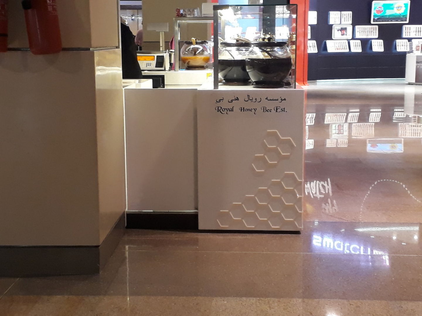 HiDubai-business-royal-honey-bee-food-beverage-bakeries-desserts-sweets-burj-khalifa-dubai-2