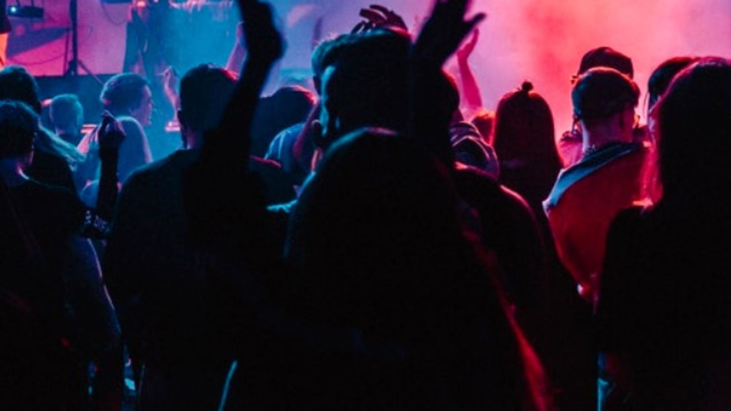 HiDubai-business-dilruba-leisure-culture-nightclubs-al-muraqqabat-dubai