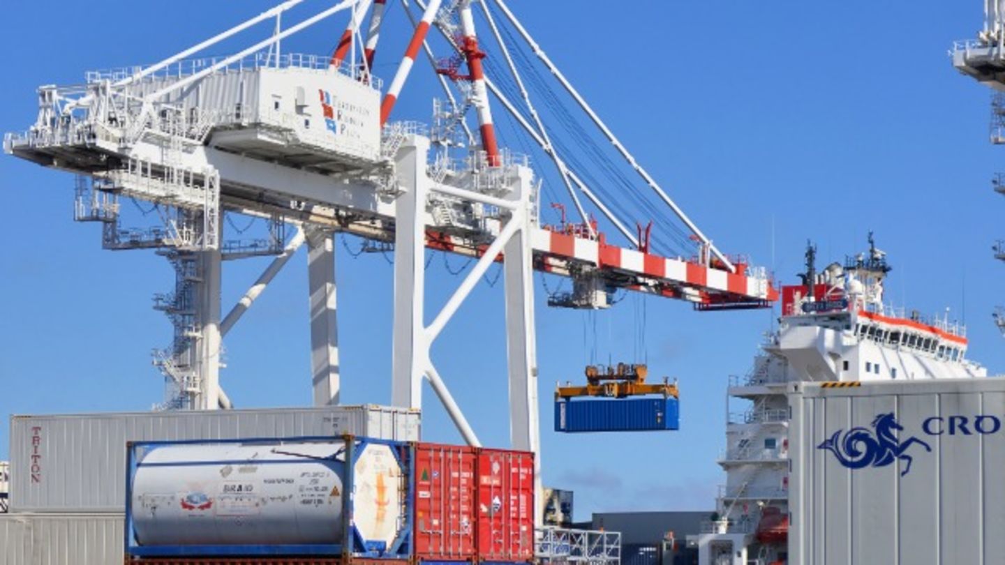 HiDubai-business-logix-one-shipping-logistics-air-cargo-services-dubai-airport-free-zone-dubai-international-airport-dubai