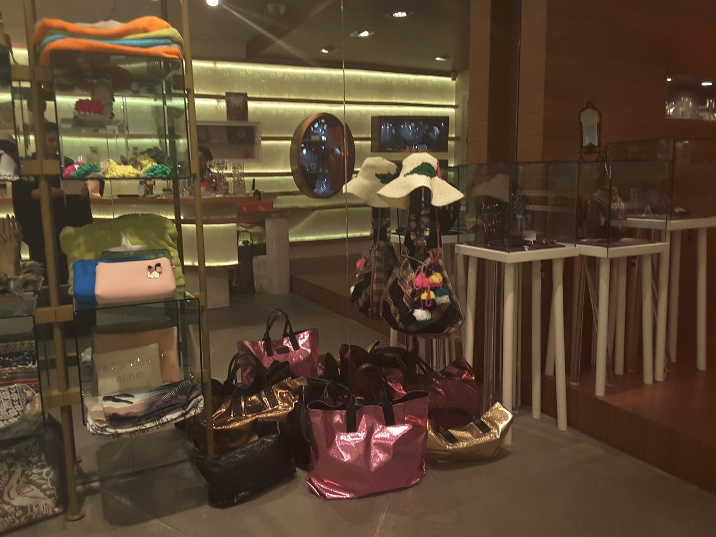 HiDubai-business-boom-mellow-shopping-fashion-accessories-jumeirah-1-dubai-2