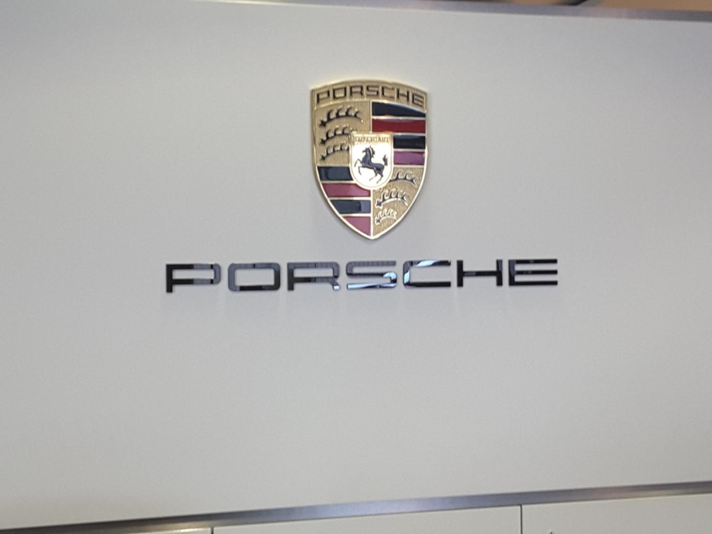 HiDubai-business-porsche-service-centre-transport-vehicle-services-car-showrooms-service-centres-al-quoz-industrial-1-dubai-2