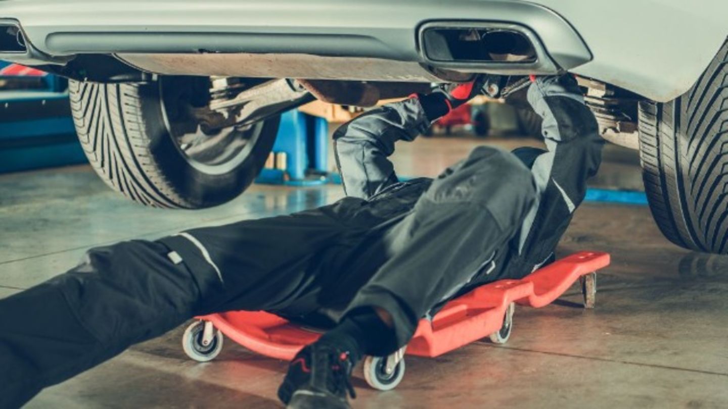 HiDubai-business-new-expert-excellent-auto-repairing-transport-vehicle-services-car-assistance-repair-al-quoz-industrial-1-dubai