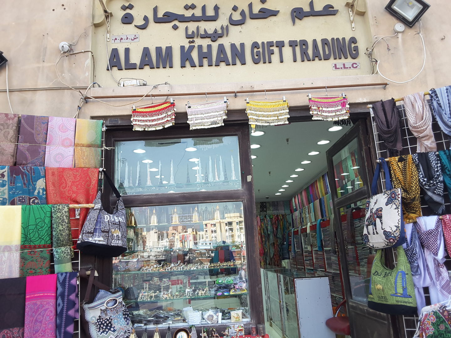 HiDubai-business-alam-khan-gift-trading-shopping-fashion-accessories-al-fahidi-al-souq-al-kabeer-dubai-2