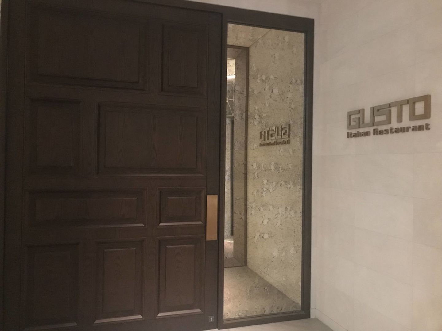 HiDubai-business-gusto-italian-restaurant-food-beverage-restaurants-bars-riggat-al-buteen-dubai-1