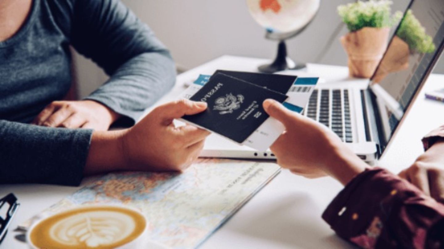 HiDubai-business-credas-migrations-documents-clearing-services-b2b-services-pros-mankhool-dubai