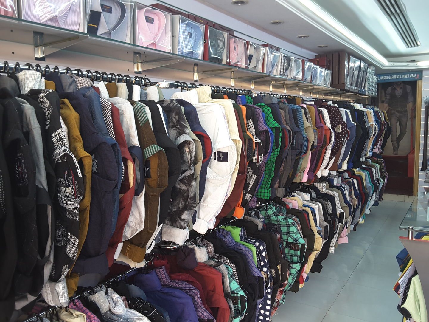 HiDubai-business-sims-international-trading-shopping-apparel-hor-al-anz-dubai-2