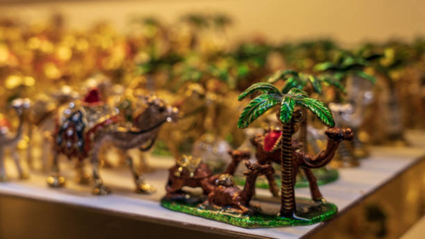 HiDubai-business-aqeo-prints-gifts-trading-shopping-souvenirs-gifts-jumeirah-3-dubai