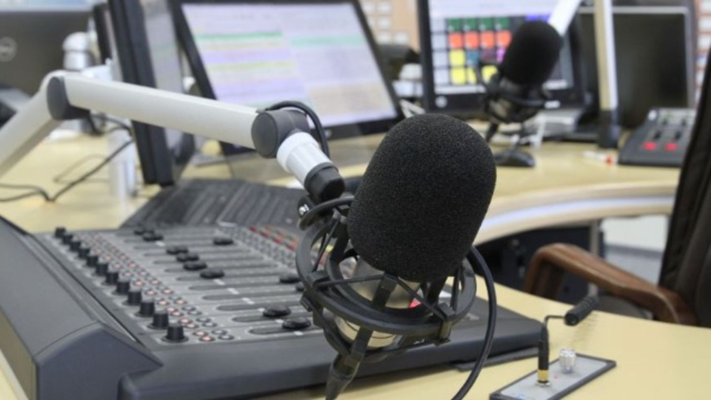 HiDubai-business-mirchi-102-4-fm-vocational-services-audio-video-production-barsha-heights-tecom-dubai