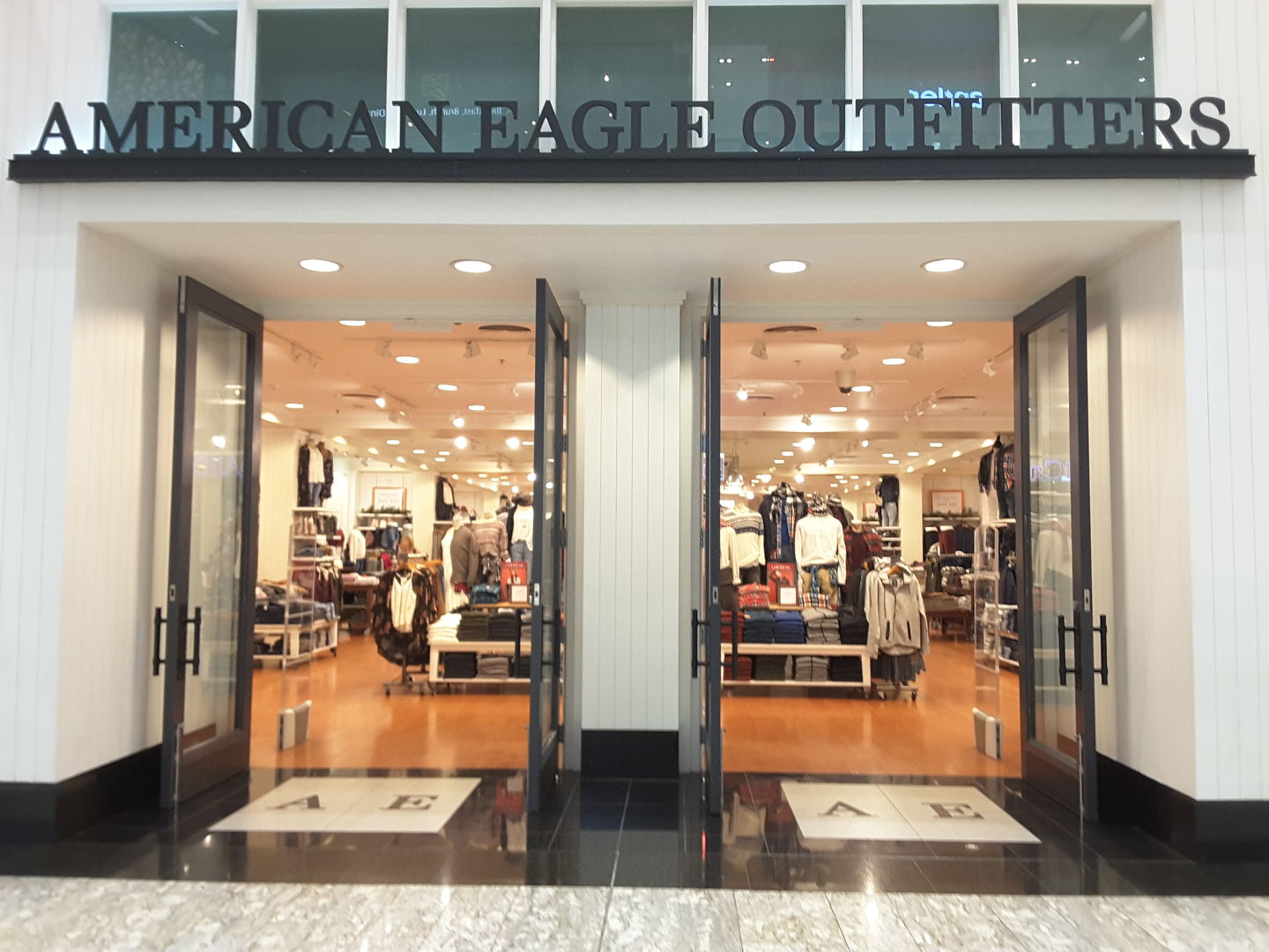 HiDubai-business-american-eagle-outfitters-shopping-apparel-mirdif-dubai-2