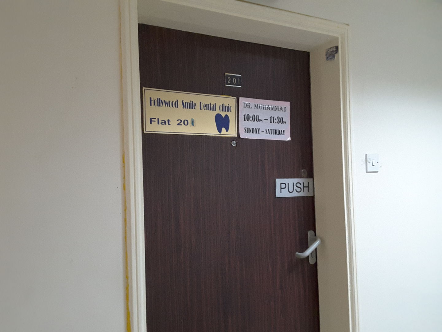 HiDubai-business-hollywood-smile-dental-clinic-beauty-wellness-health-specialty-clinics-al-bada-dubai