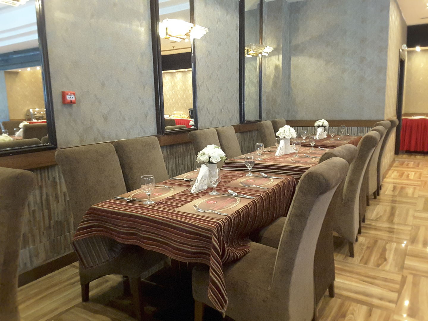 HiDubai-business-abjad-grand-hotel-restaurant-food-beverage-restaurants-bars-hor-al-anz-east-dubai-2