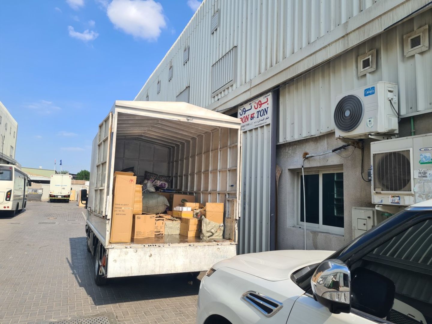 HiDubai-business-bon-ton-department-store-b2b-services-distributors-wholesalers-ras-al-khor-industrial-2-dubai