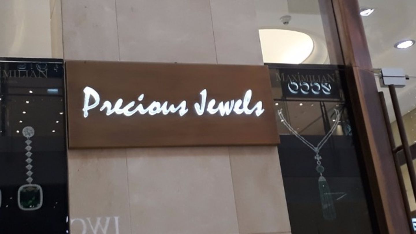 HiDubai-business-precious-jewels-shopping-jewellery-precious-stones-burj-khalifa-dubai-2