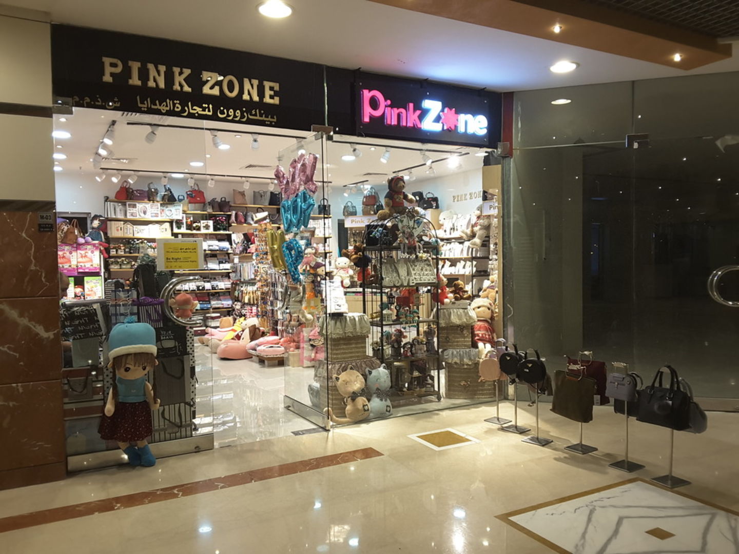 HiDubai-business-pink-zone-gifts-trading-shopping-souvenirs-gifts-hor-al-anz-east-dubai-2